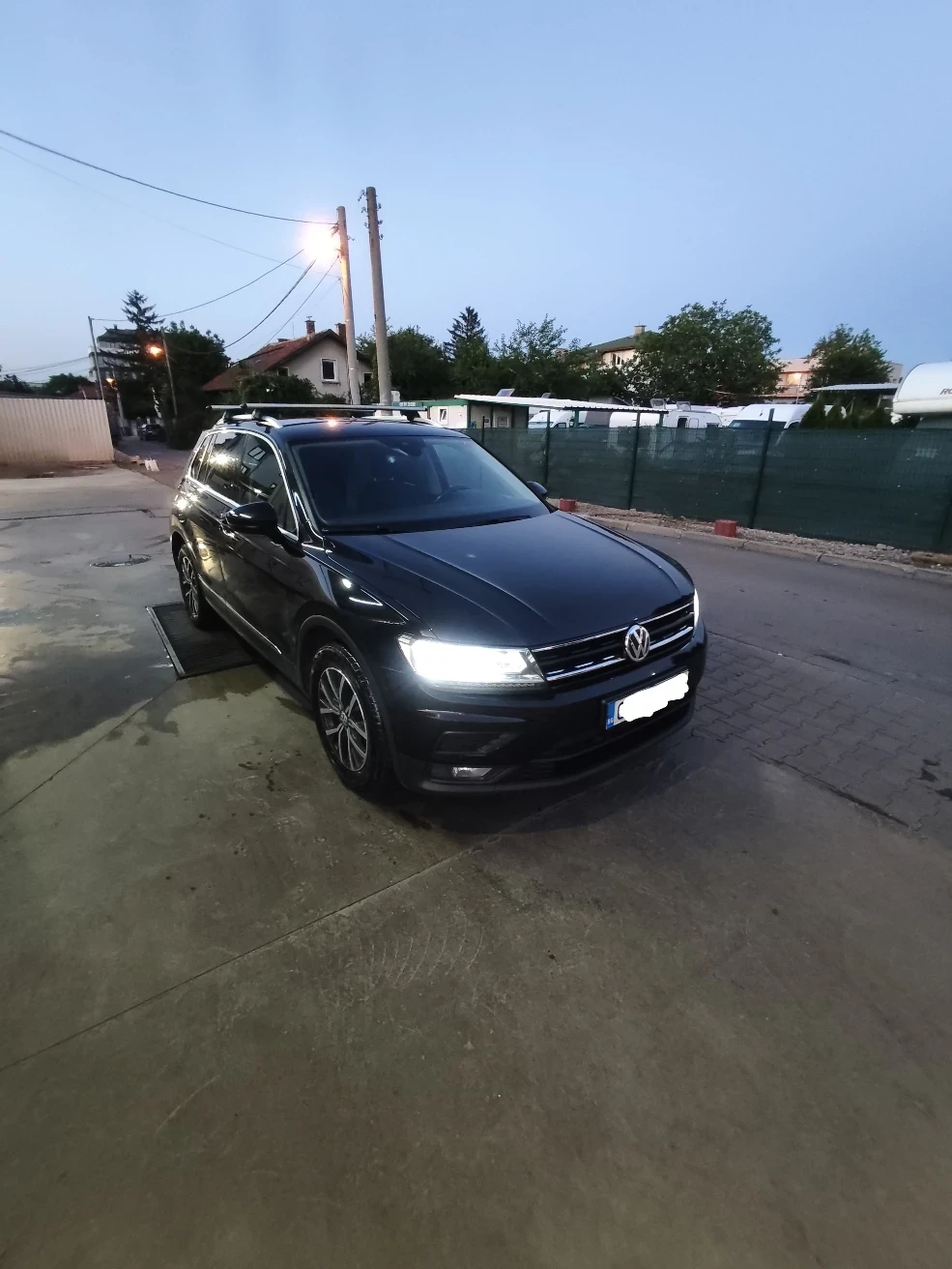 VW Tiguan 2.0, снимка 4 - Автомобили и джипове - 55555903