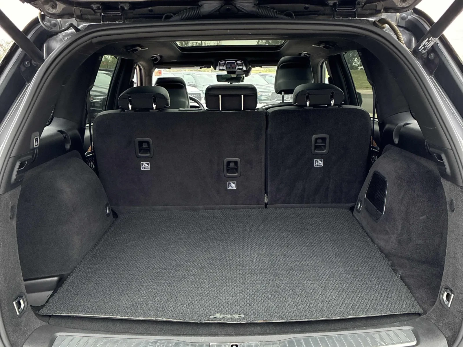 Jeep Grand cherokee Summit Reserve* 3.6V6* 4X4* 360* МАСАЖ* ОБДУХ, снимка 16 - Автомобили и джипове - 56164399