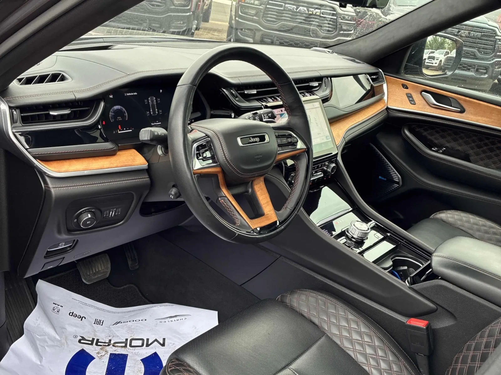 Jeep Grand cherokee Summit Reserve* 3.6V6* 4X4* 360* МАСАЖ* ОБДУХ, снимка 8 - Автомобили и джипове - 56164399