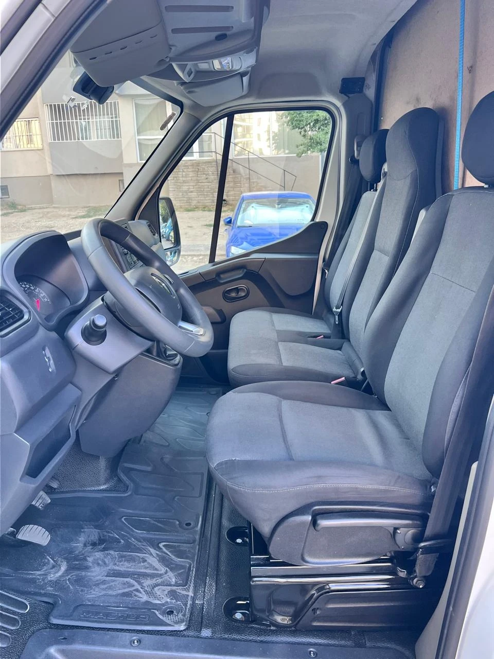 Renault Master Товарен , снимка 8 - Бусове и автобуси - 55769625