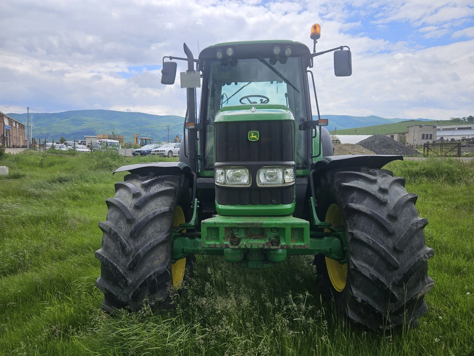 Трактор John Deere 6820 - изображение 2