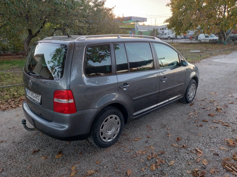 VW Touran 2.0 TDI DSG BMM РЕГИСТРИРАН, снимка 4 - Автомобили и джипове - 47634943