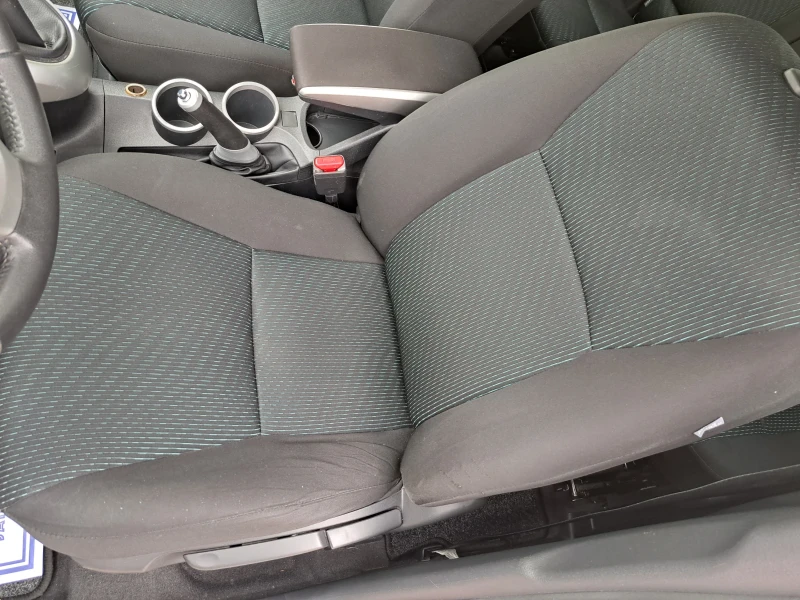 Toyota Verso 1.8i * 147k.c.* NAVI* Като нова* Сервизна история, снимка 8 - Автомобили и джипове - 52068873