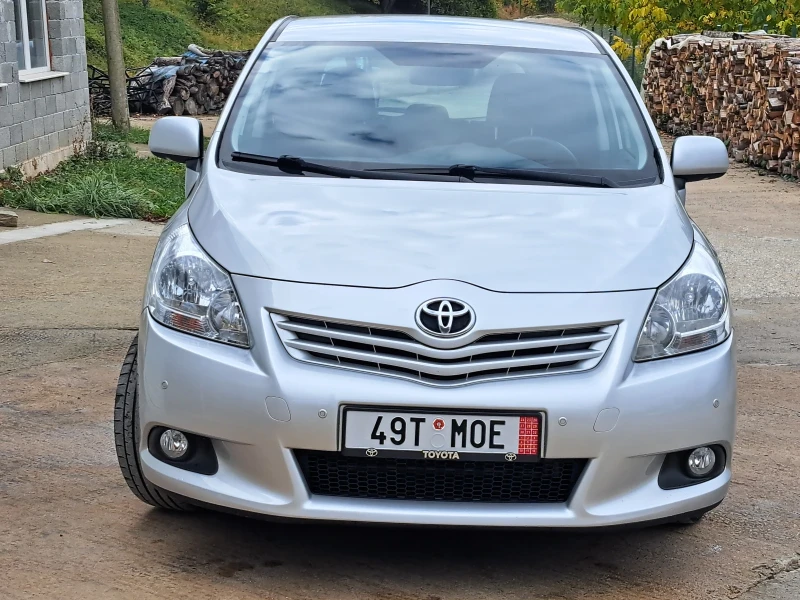 Toyota Verso 1.8i * 147k.c.* NAVI* Като нова* Сервизна история, снимка 3 - Автомобили и джипове - 52068873