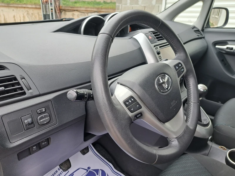Toyota Verso 1.8i * 147k.c.* NAVI* Като нова* Сервизна история, снимка 9 - Автомобили и джипове - 52068873