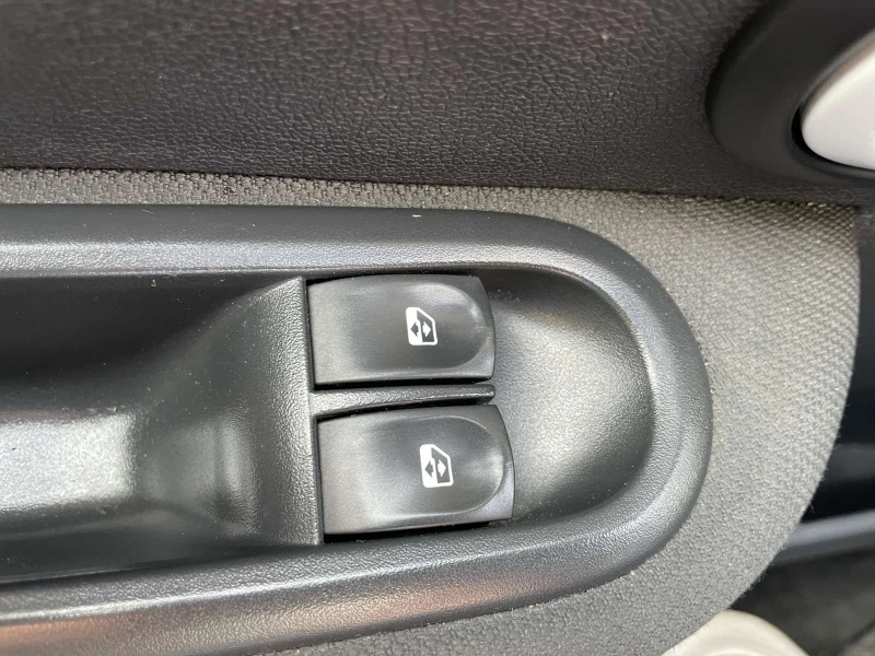 Renault Clio, снимка 9 - Автомобили и джипове - 52383701