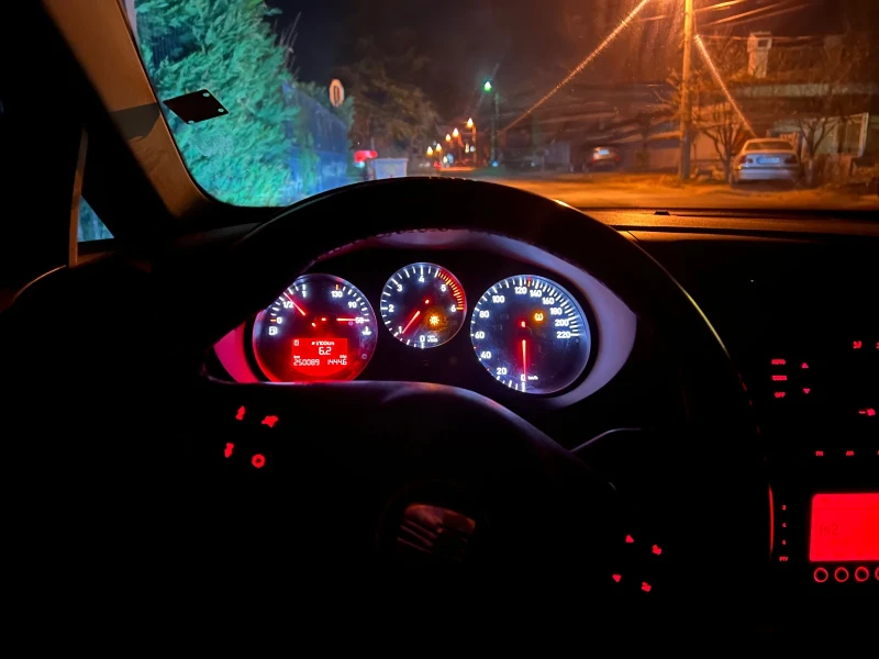 Seat Leon, снимка 7 - Автомобили и джипове - 52857618