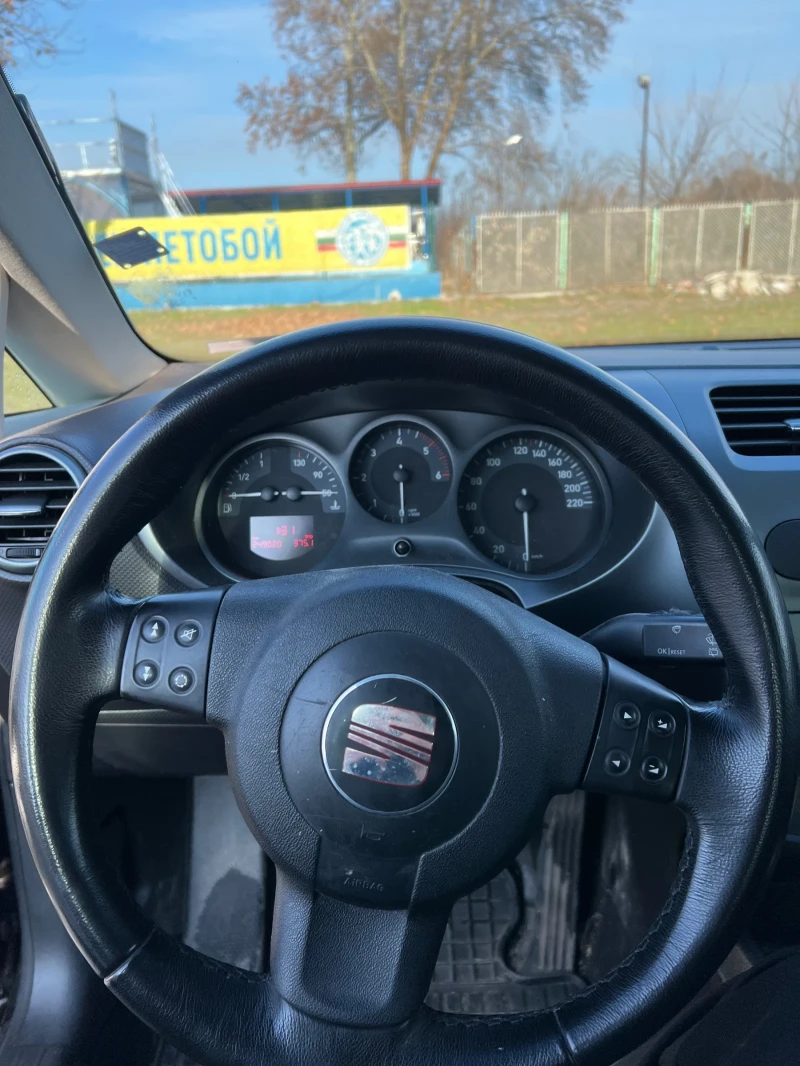 Seat Leon, снимка 4 - Автомобили и джипове - 52857618