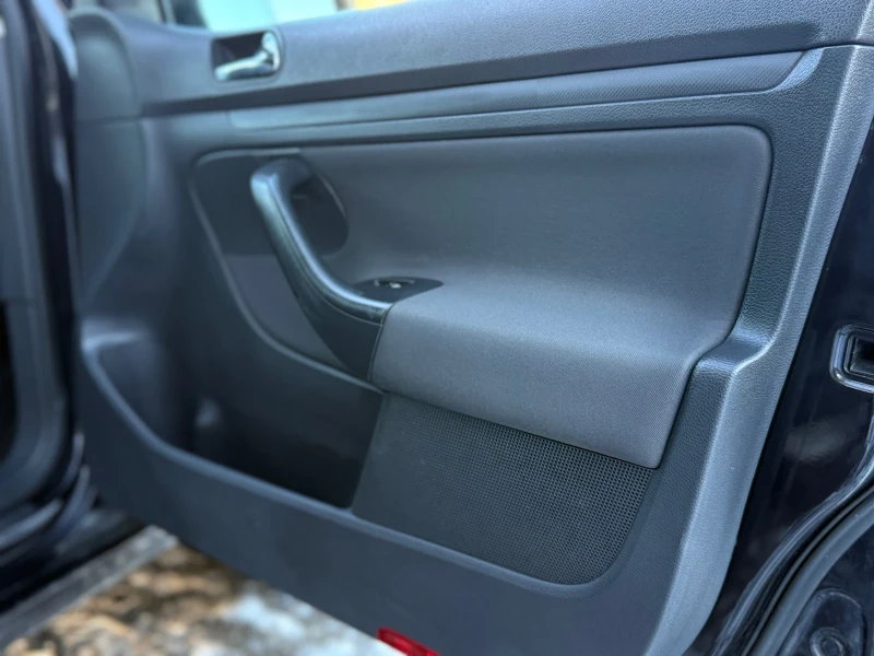 VW Golf 1.9 105 BKC , снимка 15 - Автомобили и джипове - 52914587