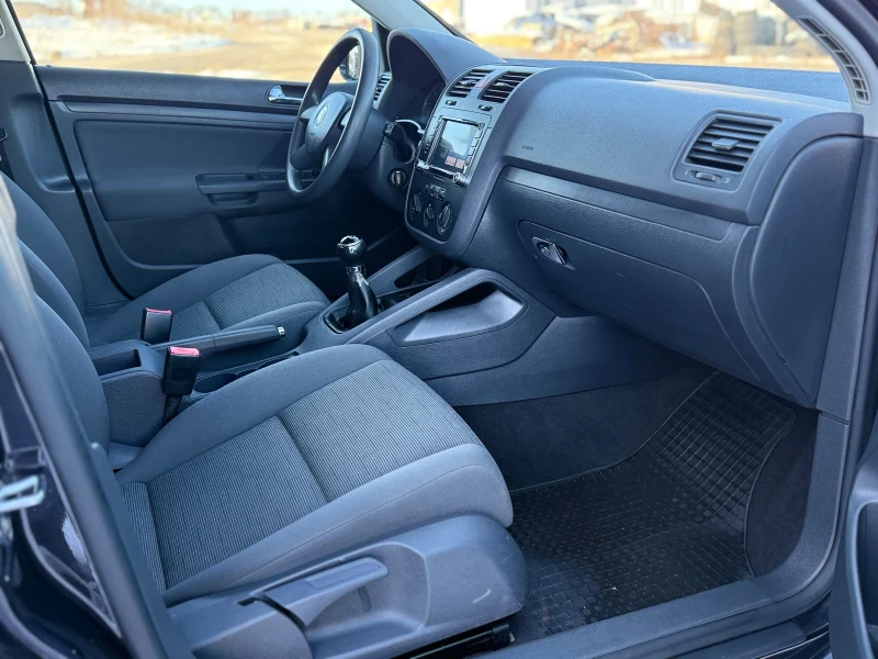 VW Golf 1.9 105 BKC , снимка 14 - Автомобили и джипове - 52914587