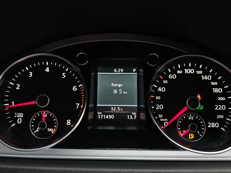 VW CC 2.0 Tsi, снимка 8 - Автомобили и джипове - 56004943