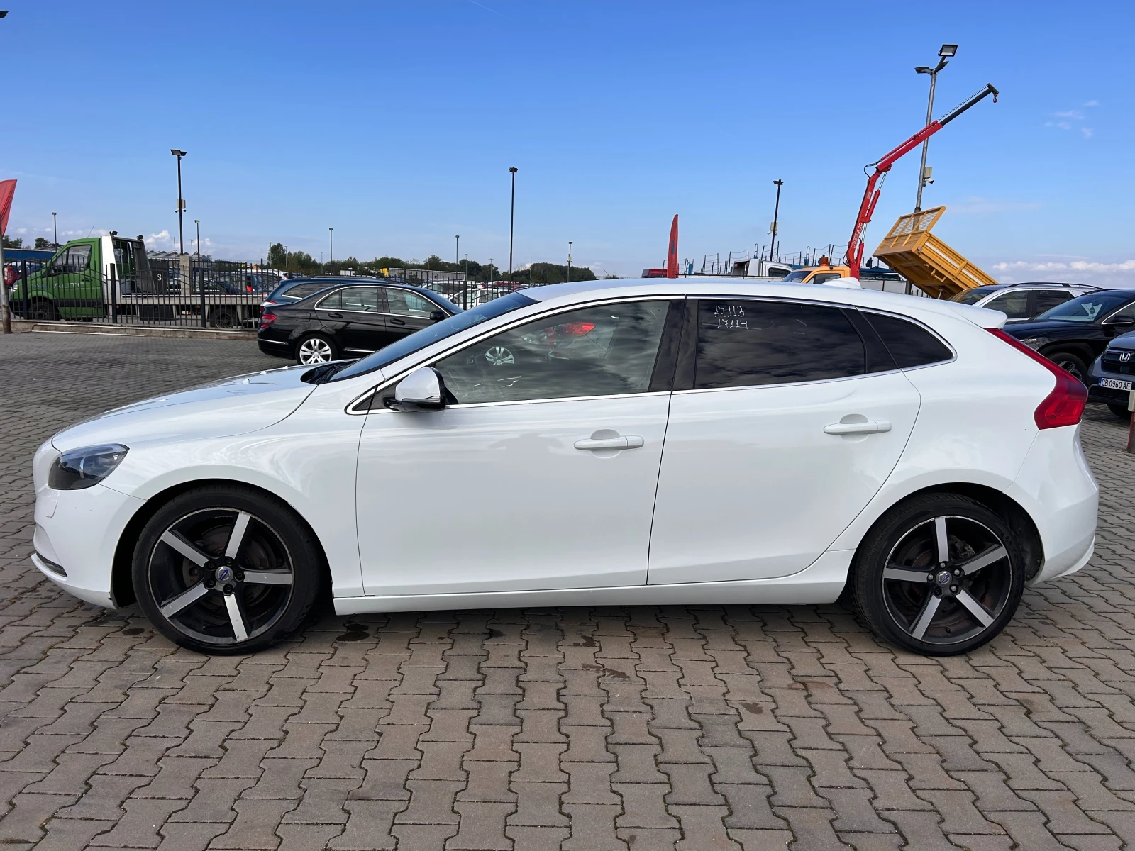 Volvo V40 1.6D KOJA/NAVI EURO 5 - изображение 9