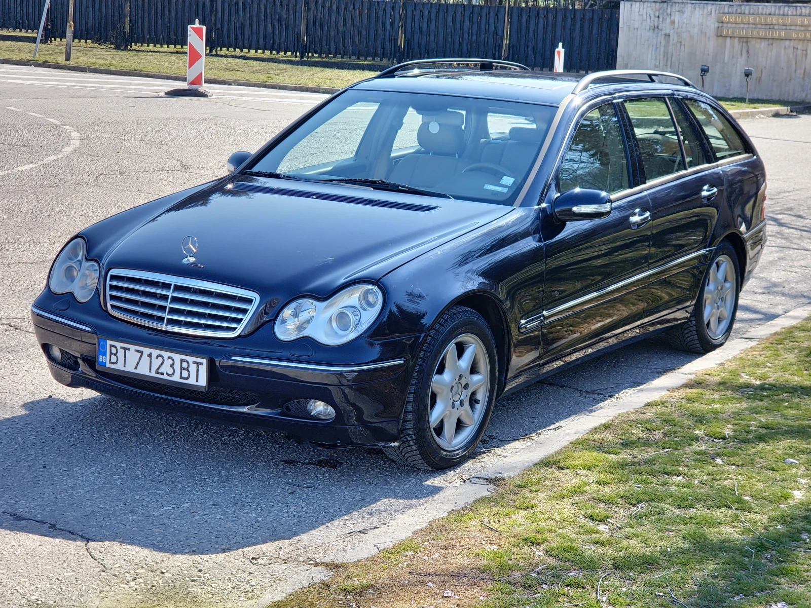 Mercedes-Benz C 320  - изображение 3