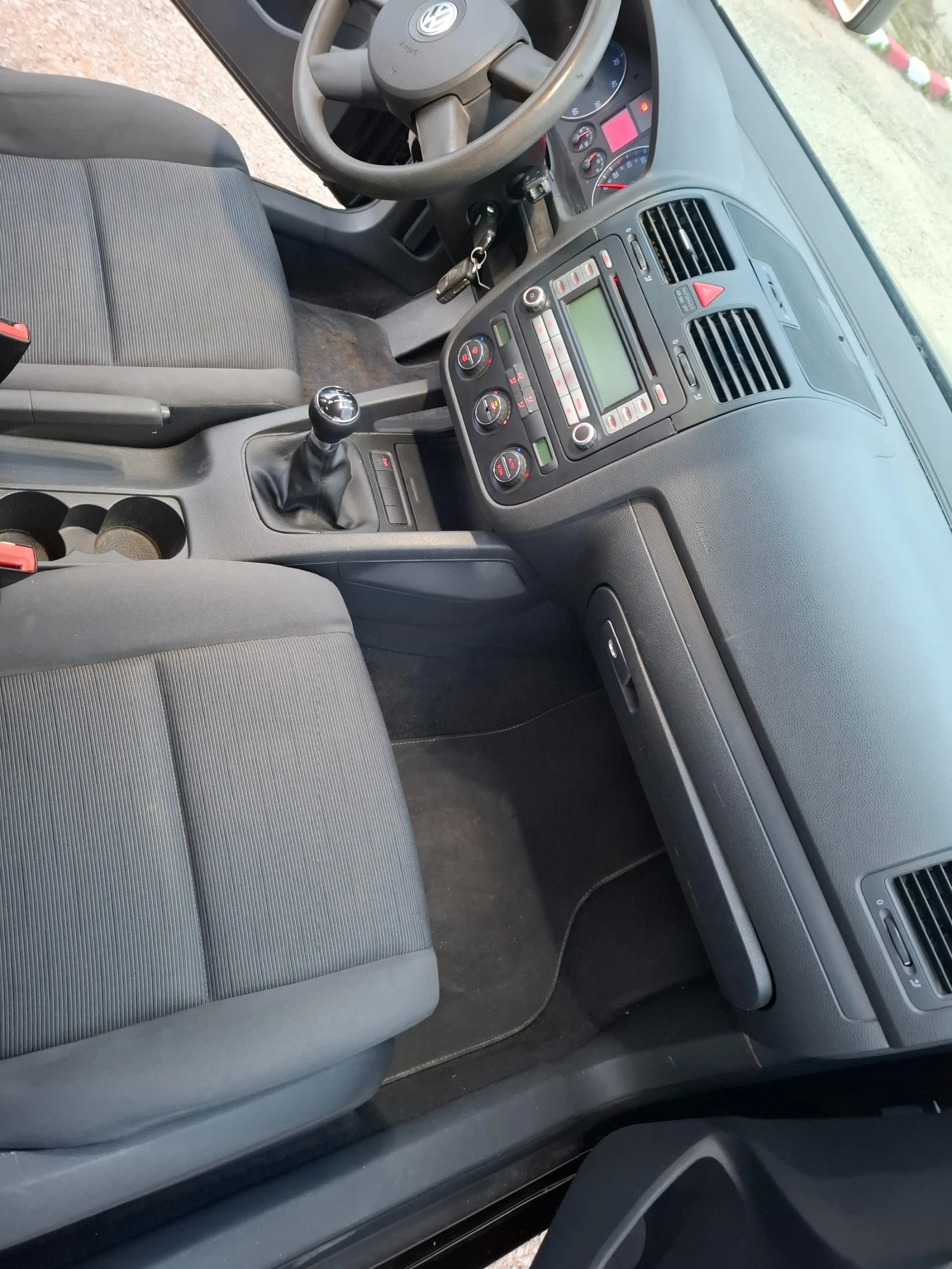 VW Golf 1.9 TDI, снимка 9 - Автомобили и джипове - 54008890