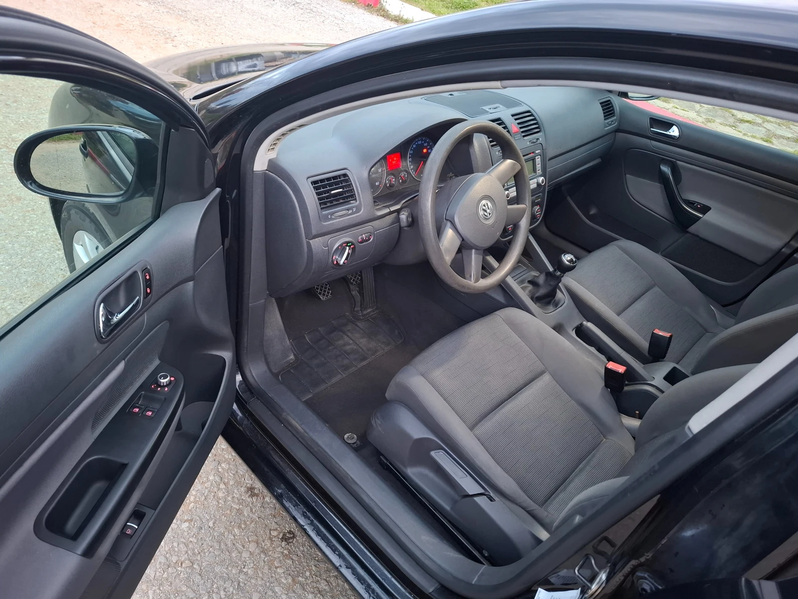 VW Golf 1.9 TDI, снимка 8 - Автомобили и джипове - 54008890