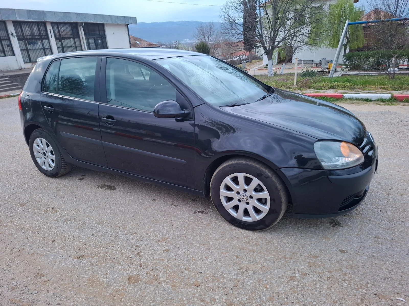 VW Golf 1.9 TDI, снимка 5 - Автомобили и джипове - 54008890