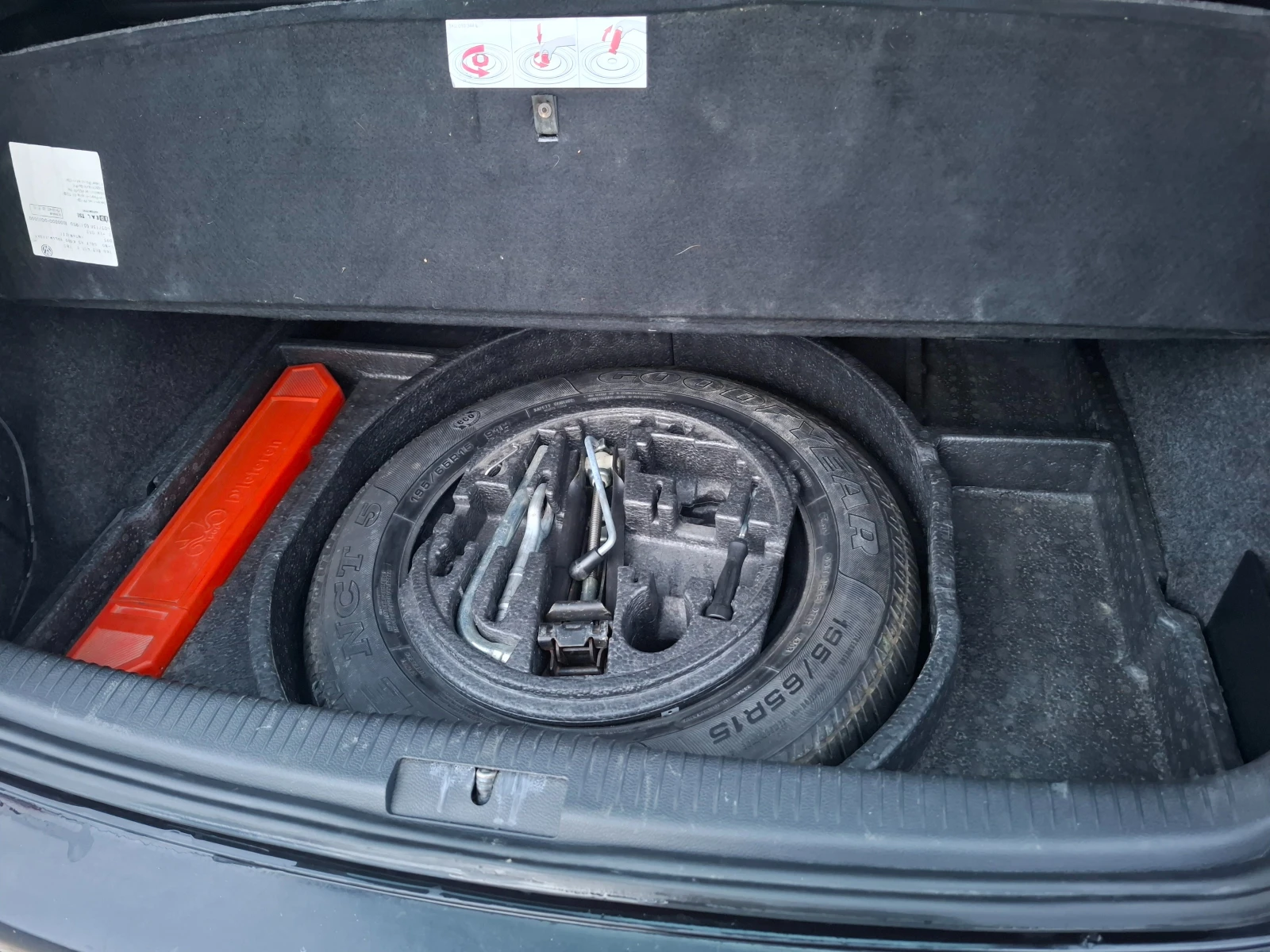 VW Golf 1.9 TDI, снимка 11 - Автомобили и джипове - 54008890