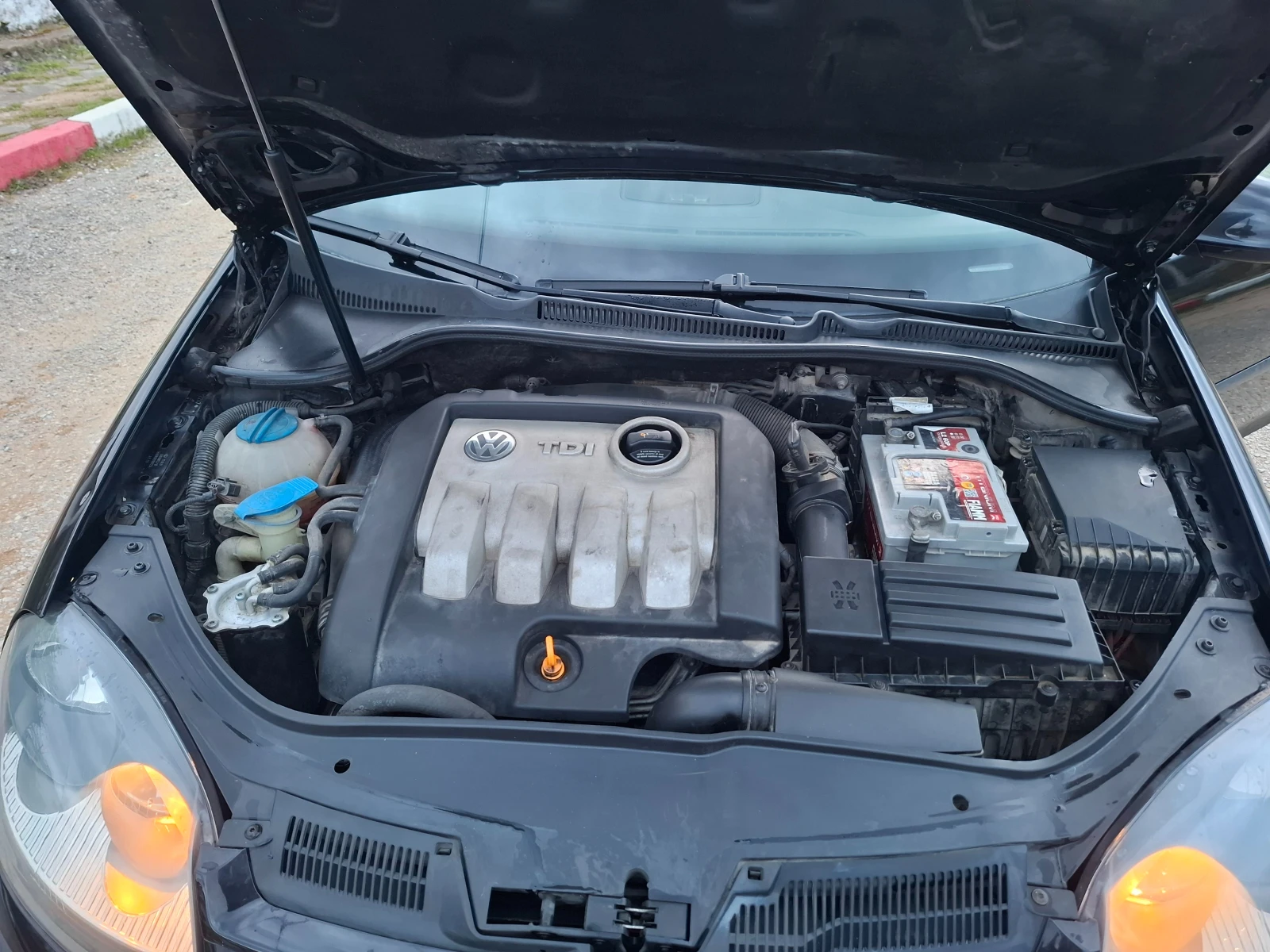 VW Golf 1.9 TDI, снимка 7 - Автомобили и джипове - 54008890