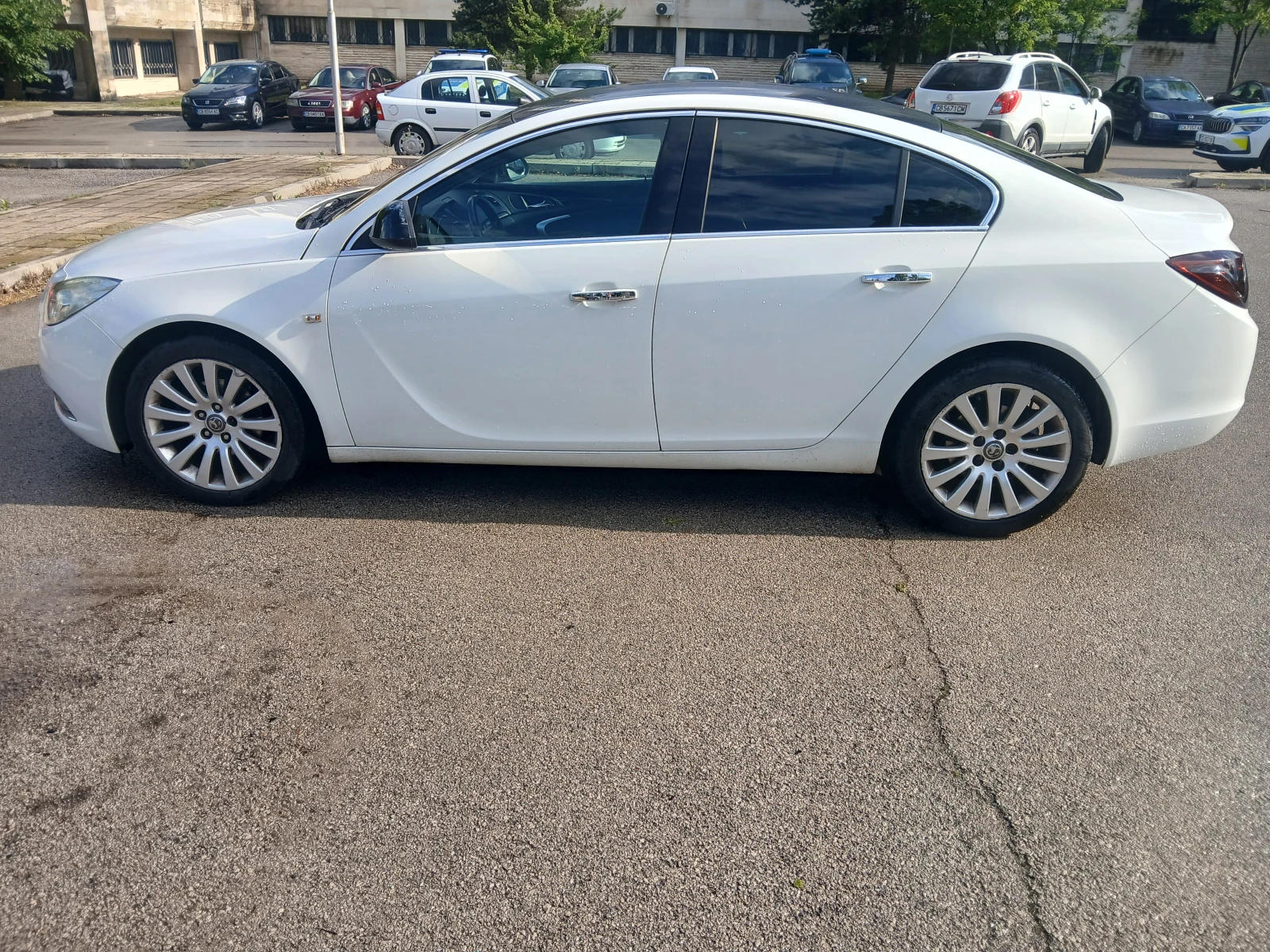 Opel Insignia, снимка 2 - Автомобили и джипове - 54758426