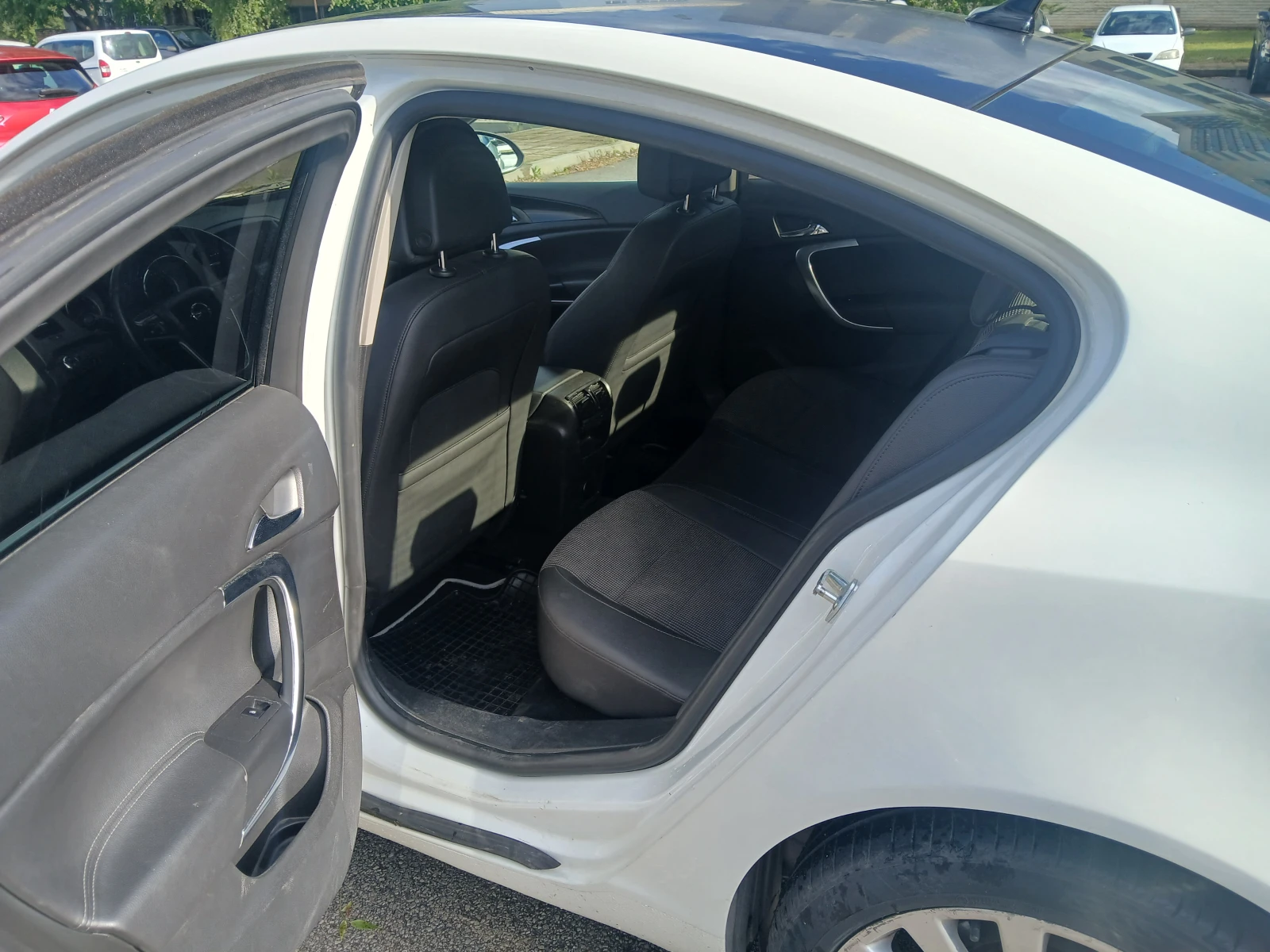Opel Insignia, снимка 6 - Автомобили и джипове - 54758426