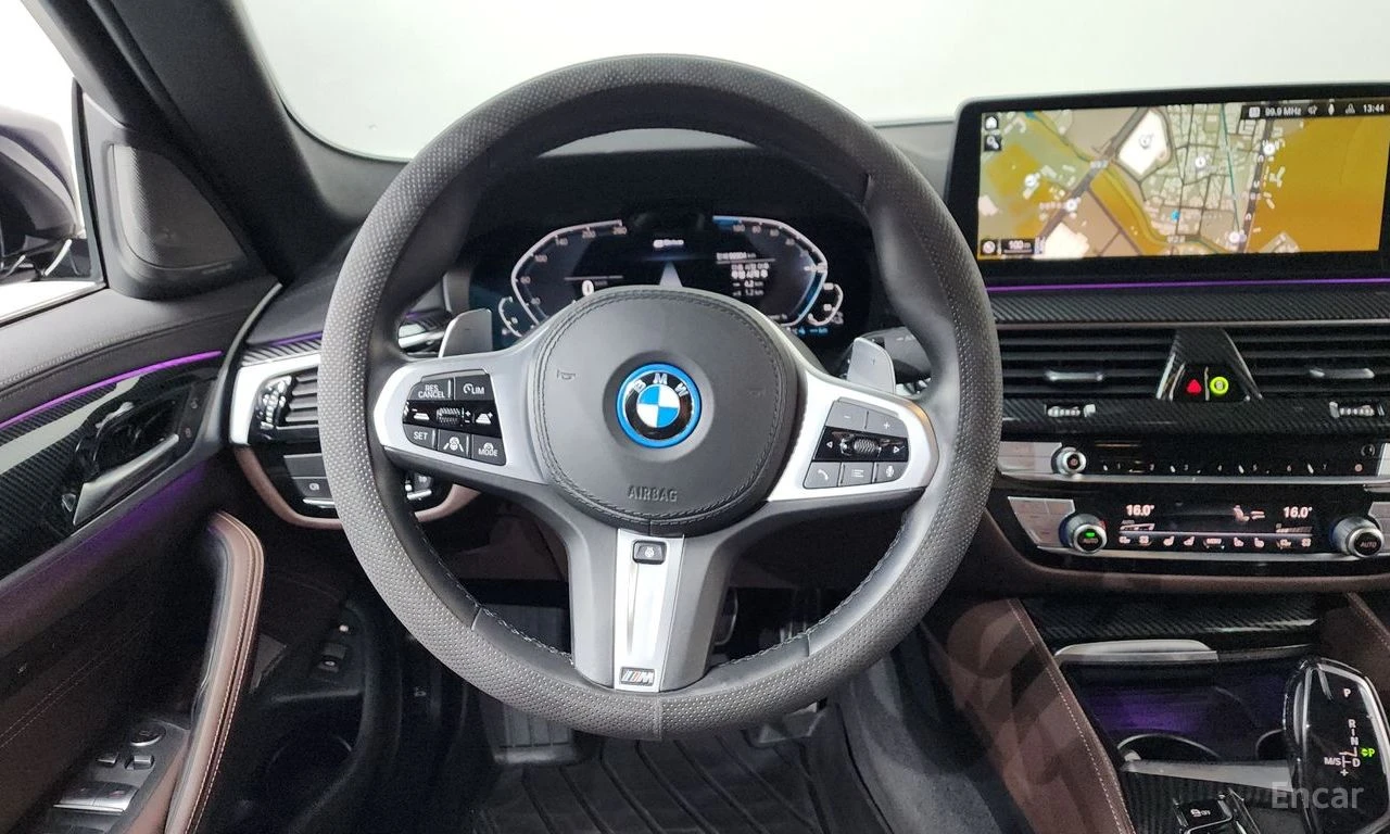 BMW 530E HYBRID* M* SPORT* ОБДУХВАНЕ* ХЕДЪП* 360КАМЕРА* , снимка 8 - Автомобили и джипове - 54932633