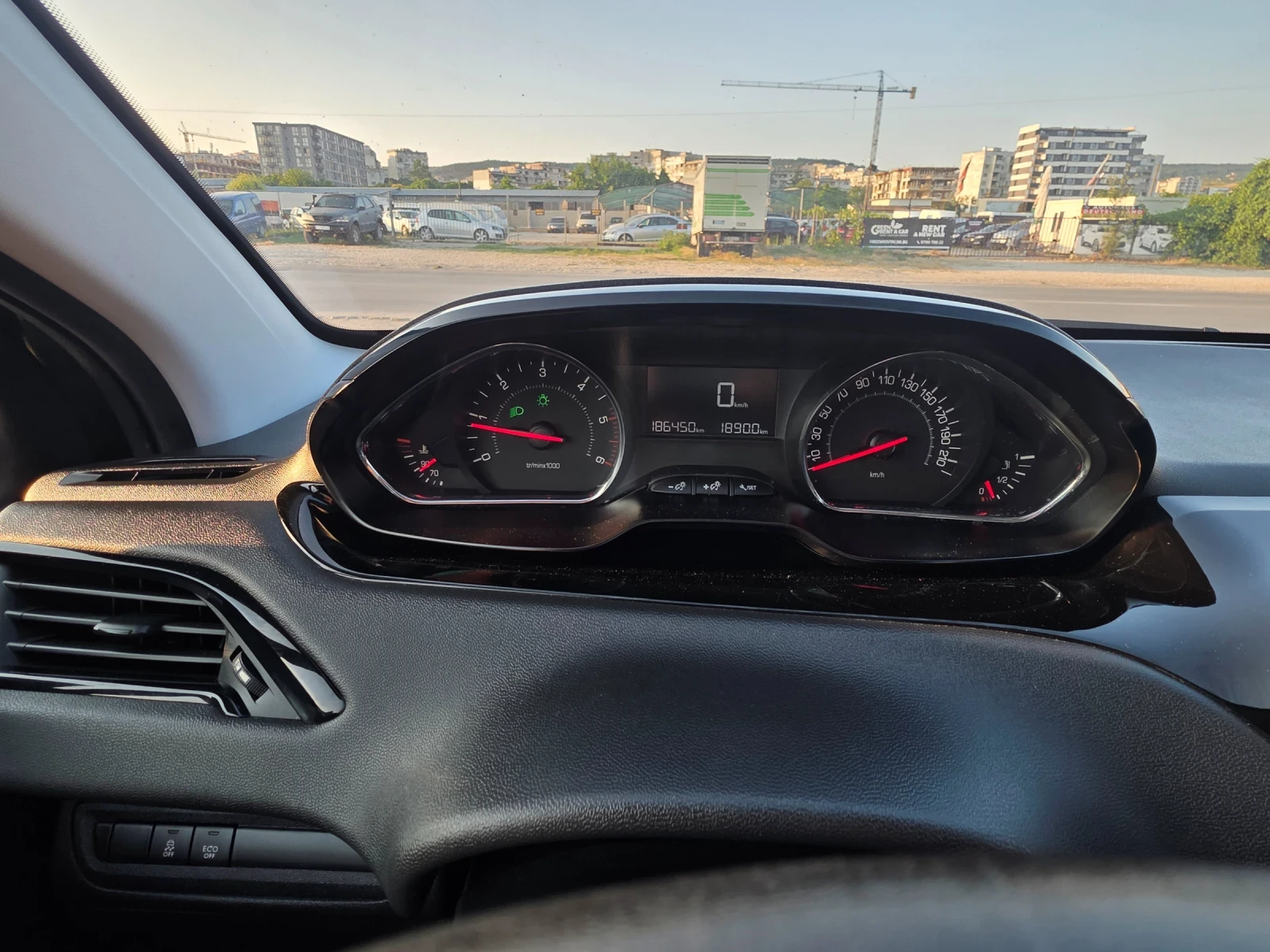 Peugeot 208 1.6 HDI, снимка 13 - Автомобили и джипове - 55663372