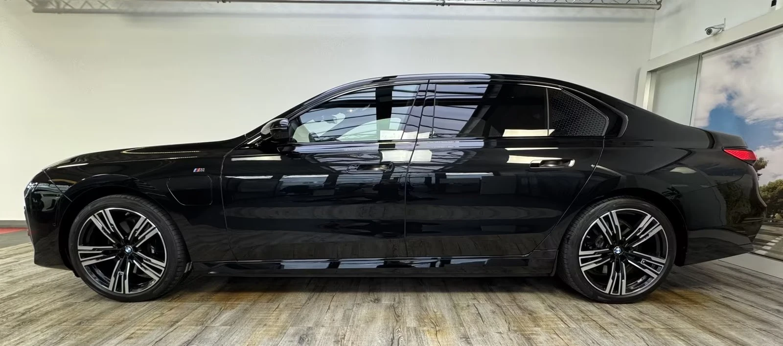 BMW 750 e xDrive/M SPORTPAKET/ICONIC GLOW/360 /HEAD UP/LED | Mobile.bg � ����������� 2