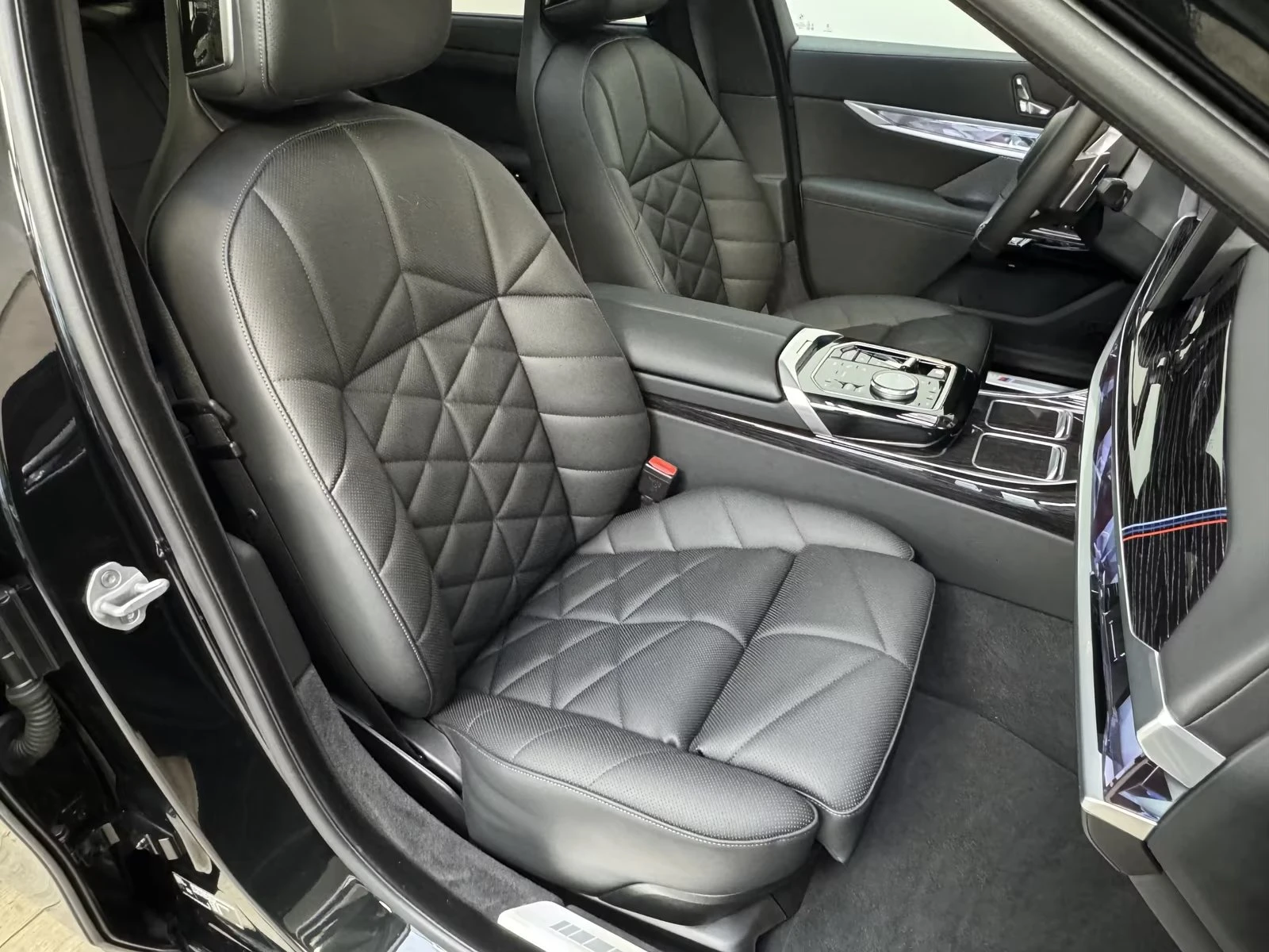 BMW 750 e xDrive/M SPORTPAKET/ICONIC GLOW/360 /HEAD UP/LED | Mobile.bg � ����������� 15