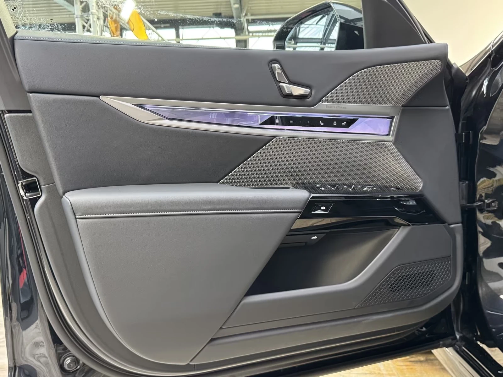 BMW 750 e xDrive/M SPORTPAKET/ICONIC GLOW/360 /HEAD UP/LED | Mobile.bg � ����������� 7