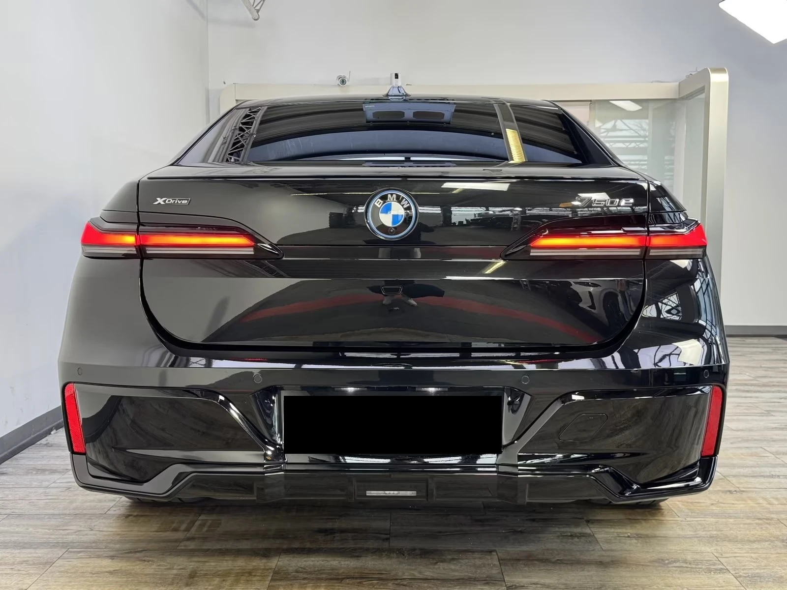 BMW 750 e xDrive/M SPORTPAKET/ICONIC GLOW/360 /HEAD UP/LED | Mobile.bg � ����������� 3