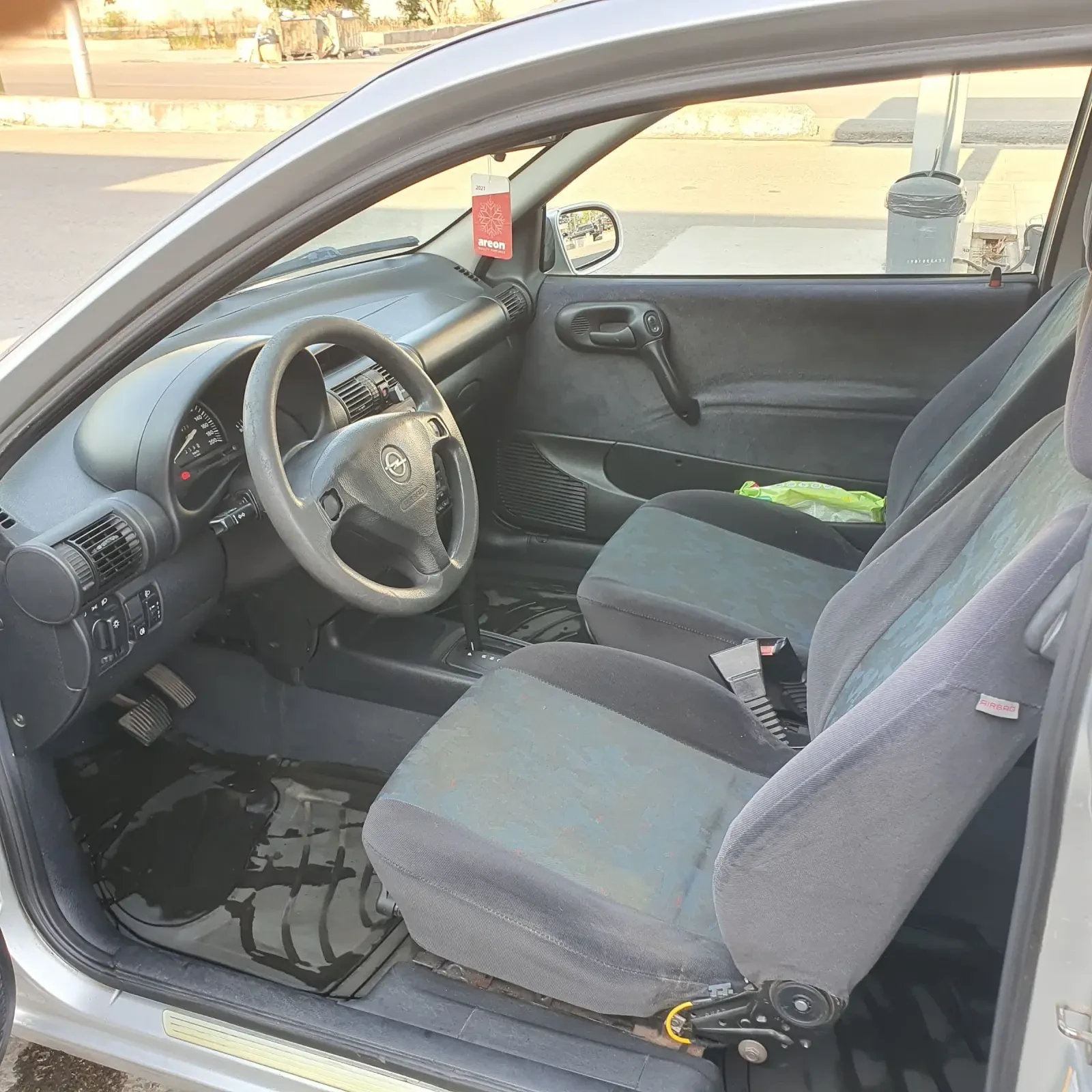 Opel Corsa 2000 EDITION 1.4i , снимка 8 - Автомобили и джипове - 55939669