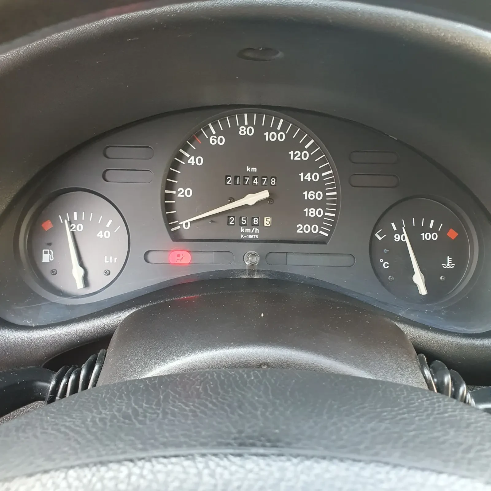 Opel Corsa 2000 EDITION 1.4i , снимка 11 - Автомобили и джипове - 55939669