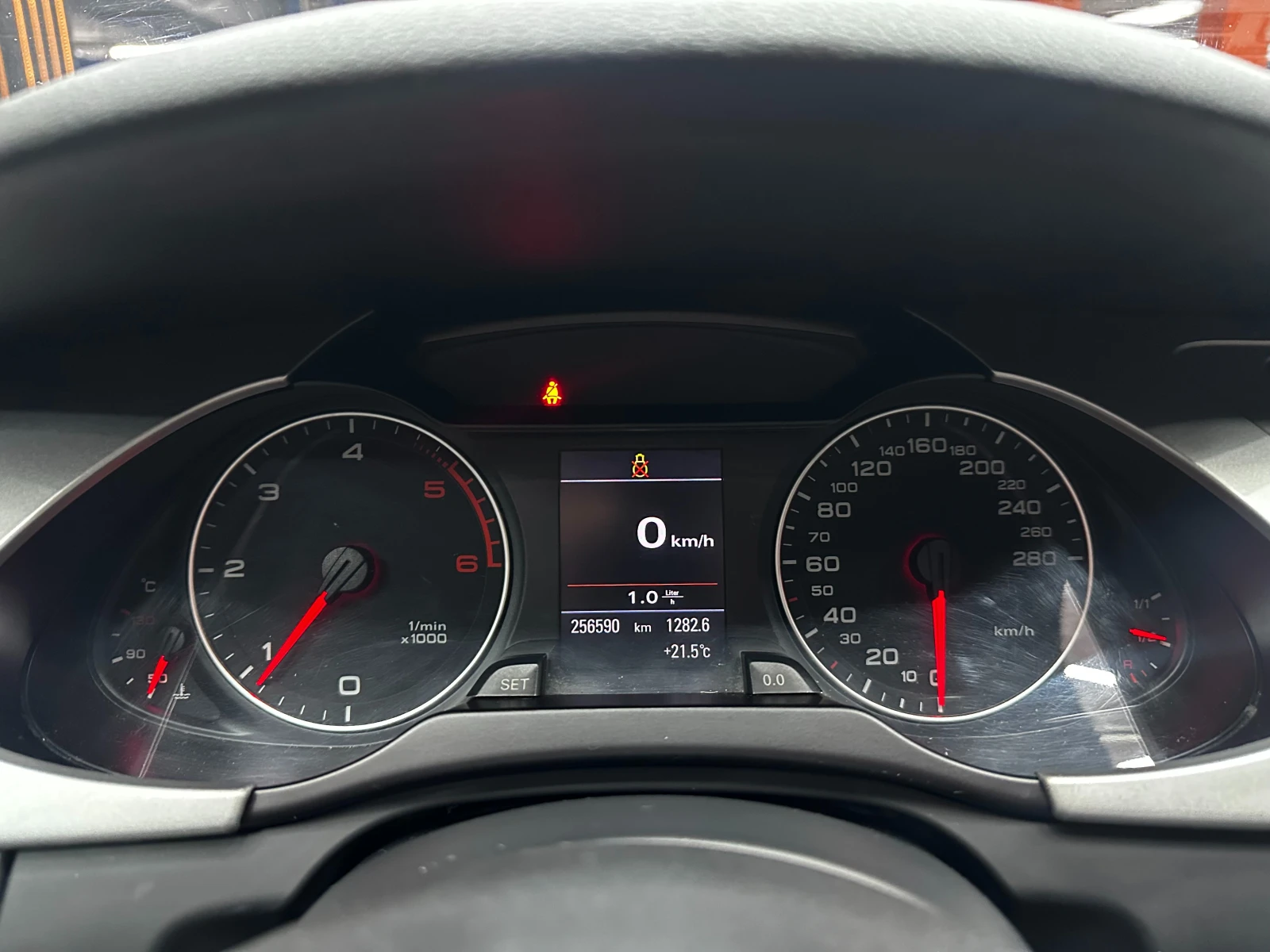 Audi A4 2.0TDI 6 скорости, снимка 13 - Автомобили и джипове - 56099358