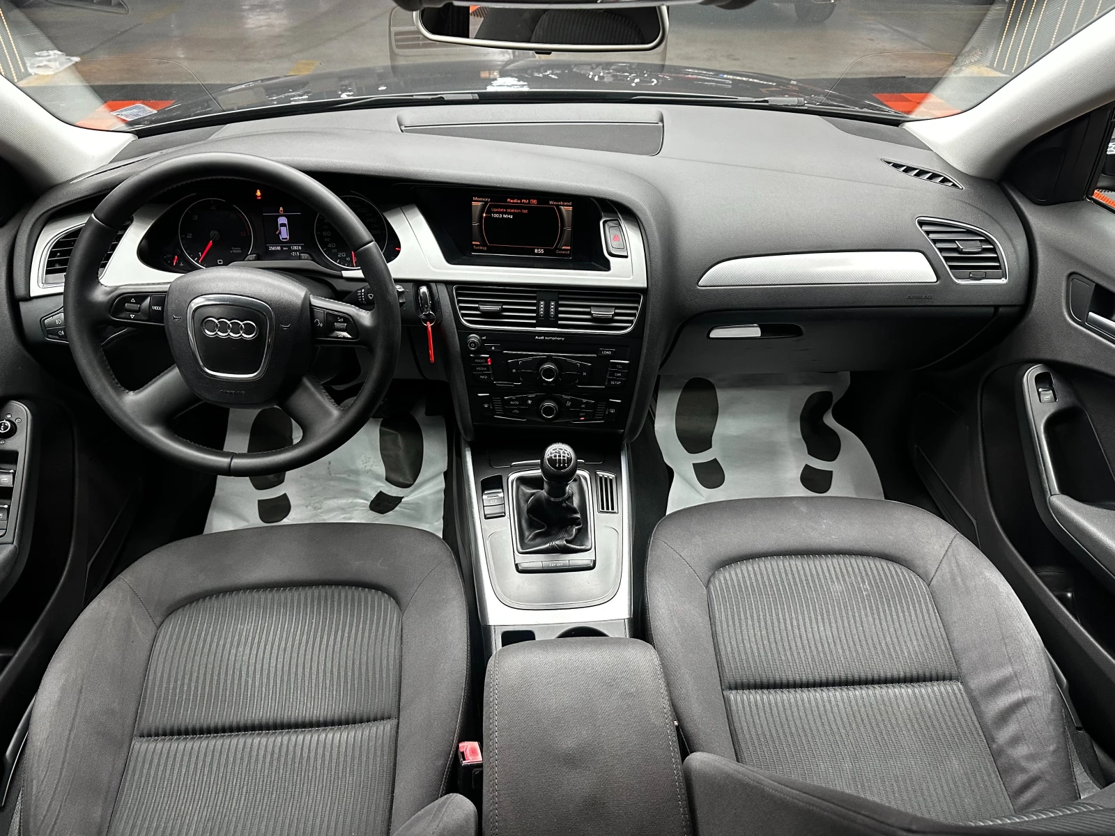 Audi A4 2.0TDI 6 скорости, снимка 9 - Автомобили и джипове - 56099358