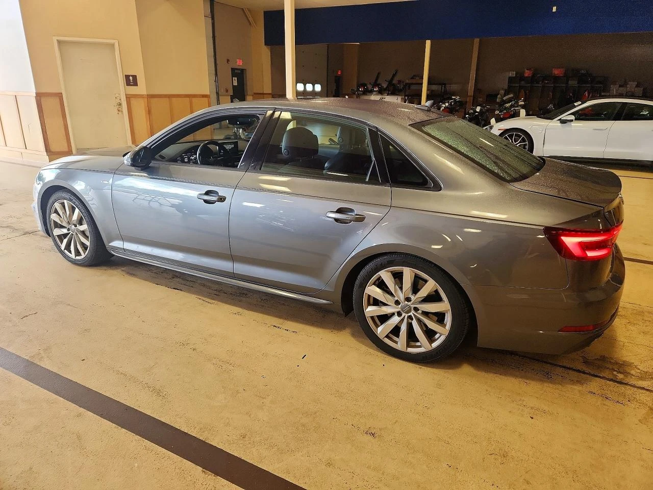 Audi A4 2.0l Premium, снимка 2 - Автомобили и джипове - 56351004