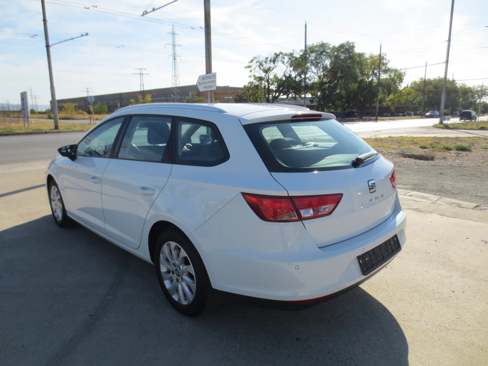 Seat Leon 1.6 TDI, снимка 7 - Автомобили и джипове - 56369879
