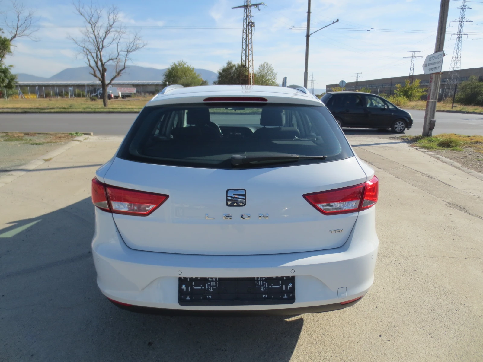Seat Leon 1.6 TDI, снимка 6 - Автомобили и джипове - 56369879