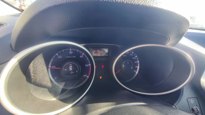 Hyundai IX35 Keyless NAVI, снимка 13 - Автомобили и джипове - 52727521