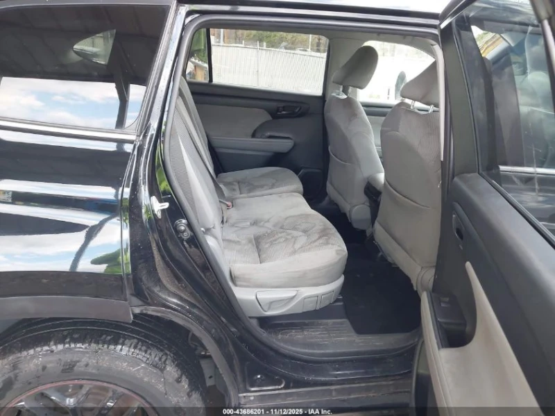 Toyota Highlander LE * СТАВА НА ГАЗ* , снимка 8 - Автомобили и джипове - 53330351