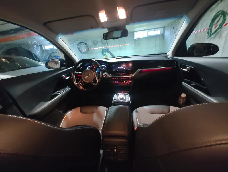 Kia Niro 64KWh/3 ФАЗНА/SOH100%/Термопомпа/Executive Line, снимка 5 - Автомобили и джипове - 53533596
