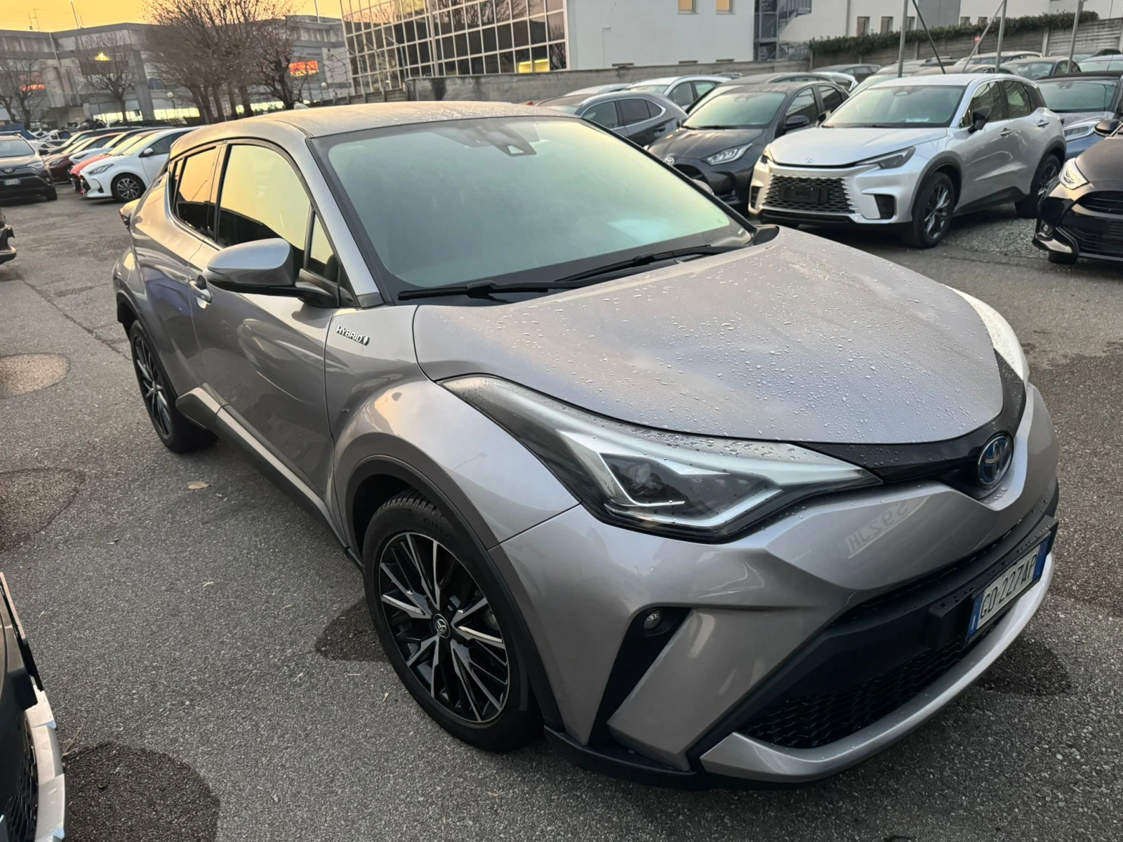 Toyota C-HR 1.8 HYBRID/LOUNGE.LED.CARPLAY/92.000км!! - изображение 4