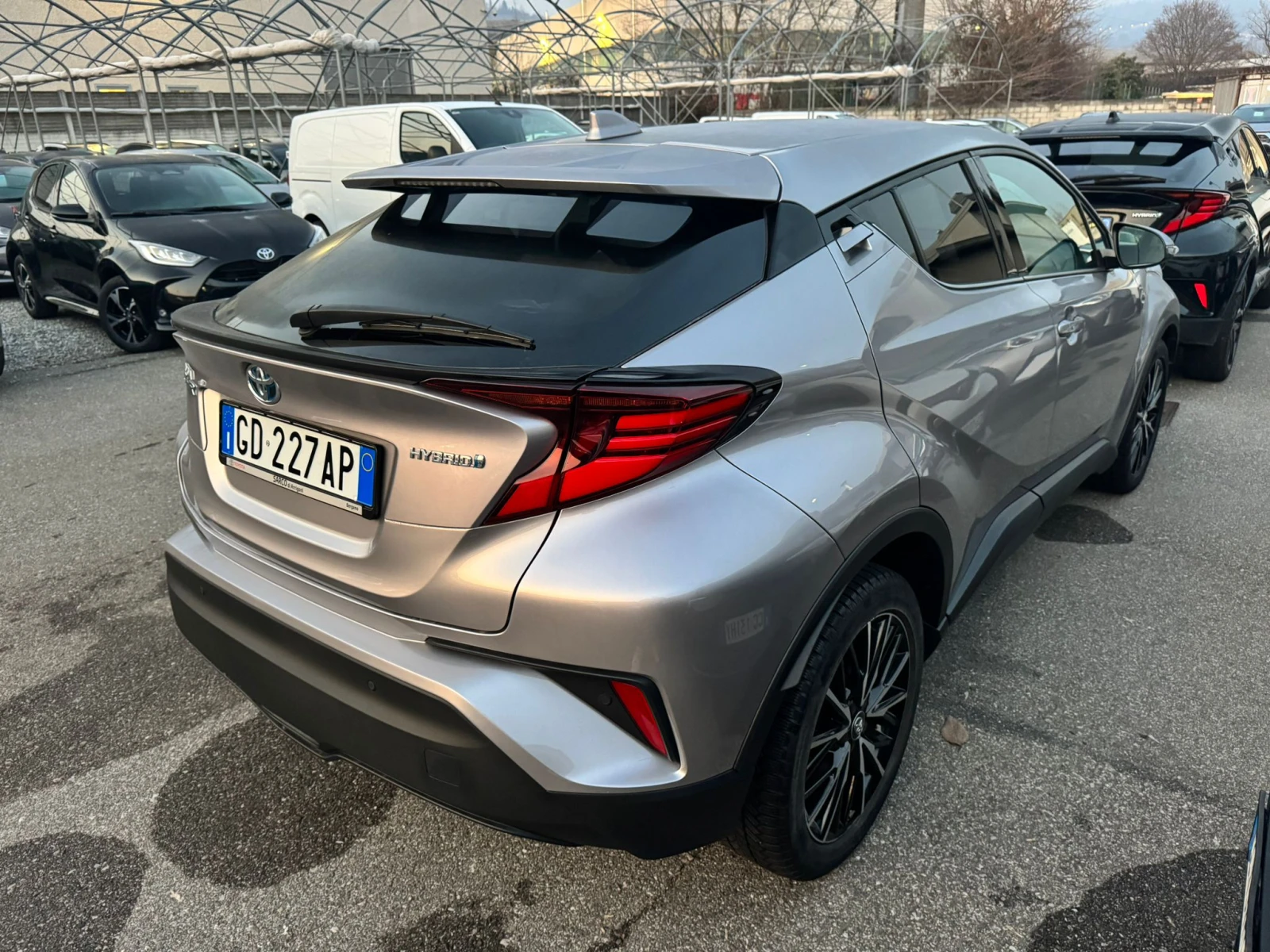 Toyota C-HR 1.8 HYBRID/LOUNGE.LED.CARPLAY/92.000км!! - изображение 3