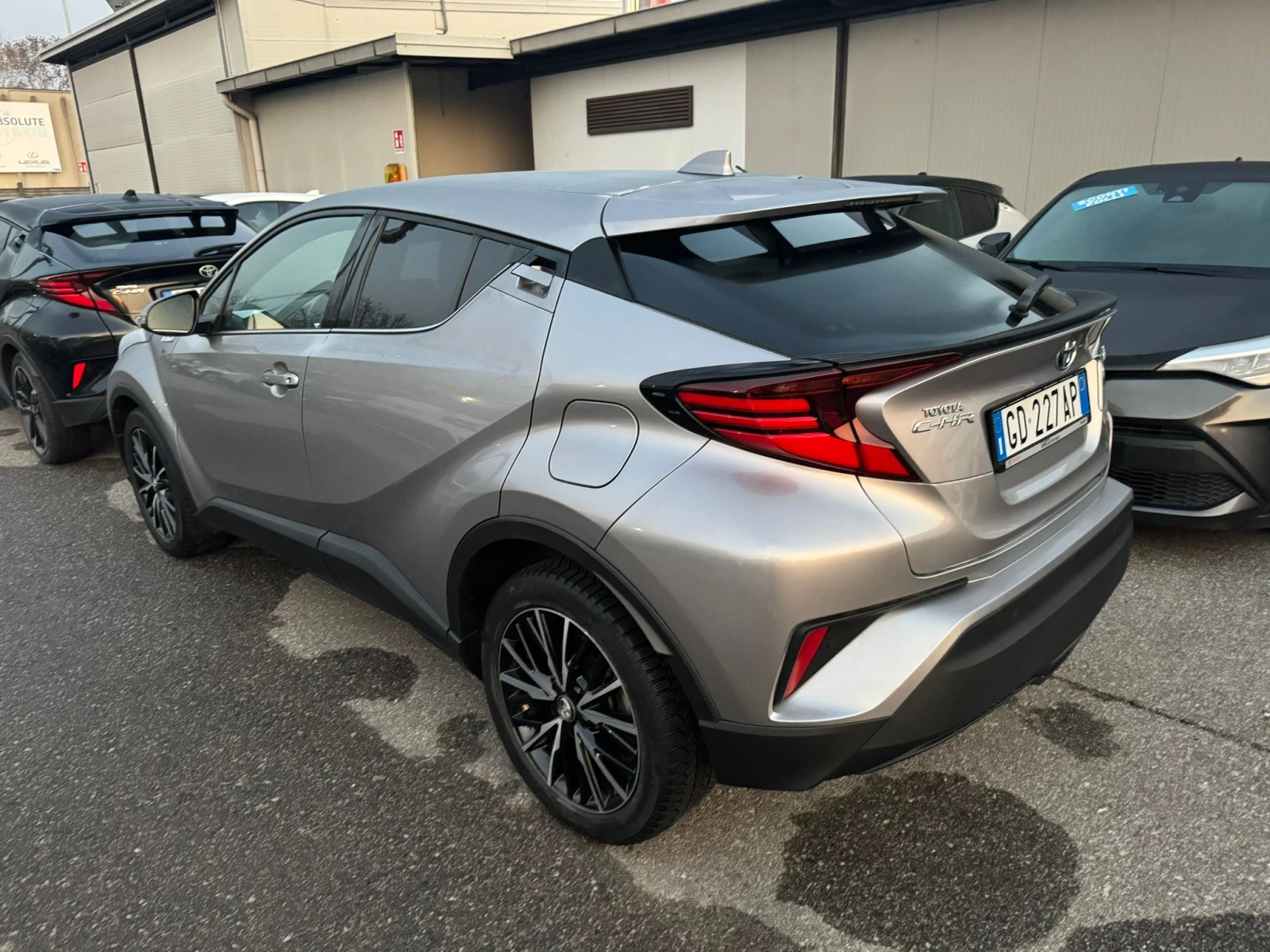 Toyota C-HR 1.8 HYBRID/LOUNGE.LED.CARPLAY/92.000км!! - изображение 2