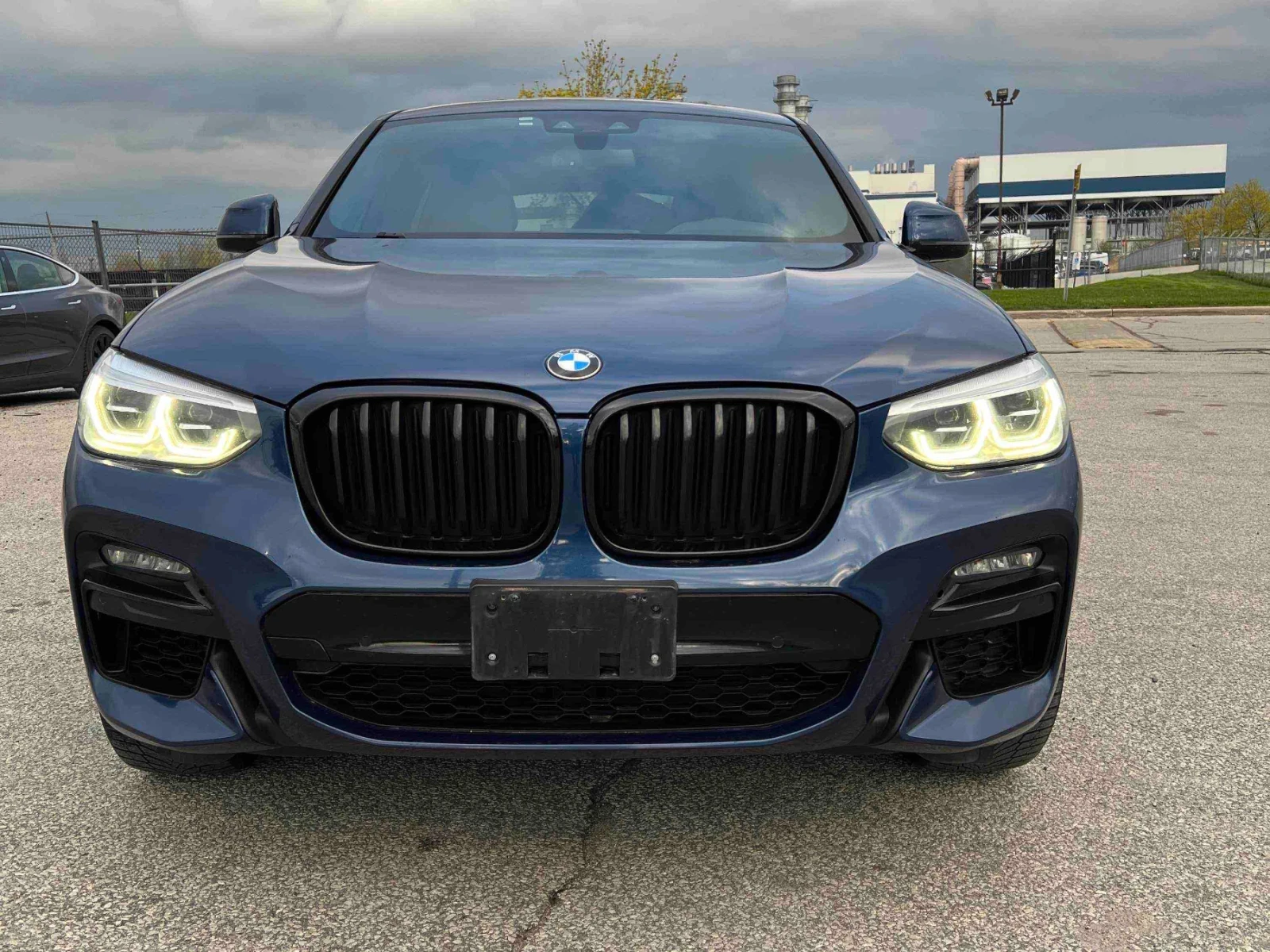 BMW X4 M40i* Distronic* Carbon* HUD* Harman Kardon, снимка 2 - Автомобили и джипове - 54369898