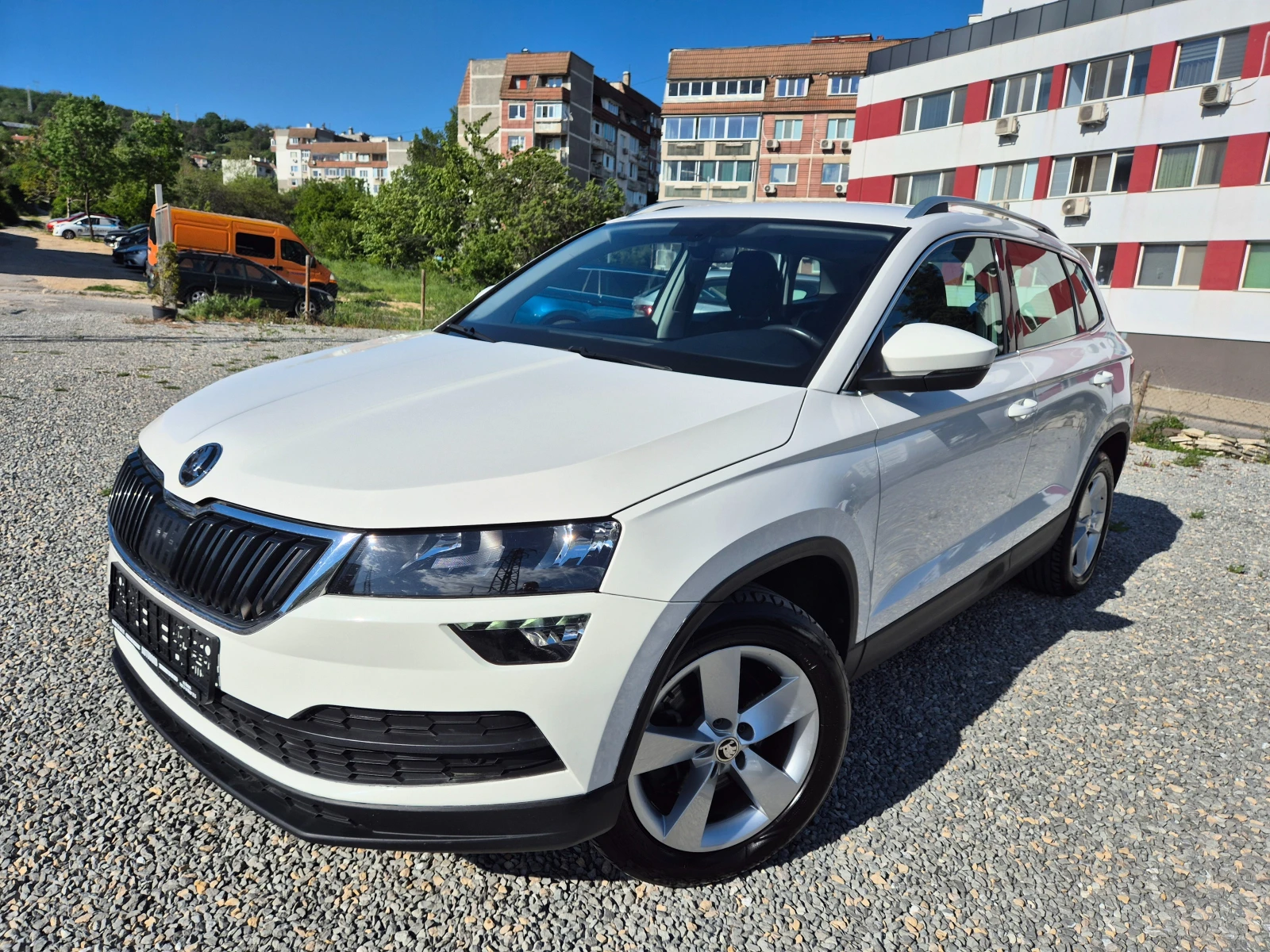 Skoda Karoq 2.0 TDI -AVTOMAT-4x4-KEYLESS-DISTRONIK-DIGITAL