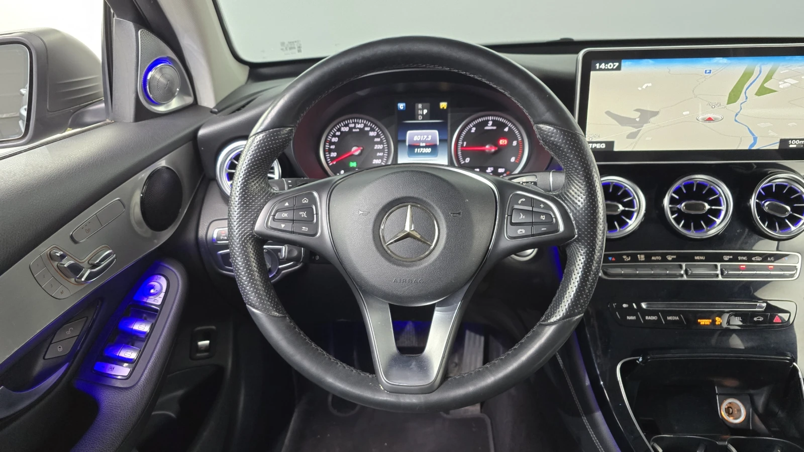 Mercedes-Benz GLC 220 AMG PK* 360* AMBIENT* MATTE* KEYLESS* КРАЙНА ЦЕНА, снимка 4 - Автомобили и джипове - 54975333