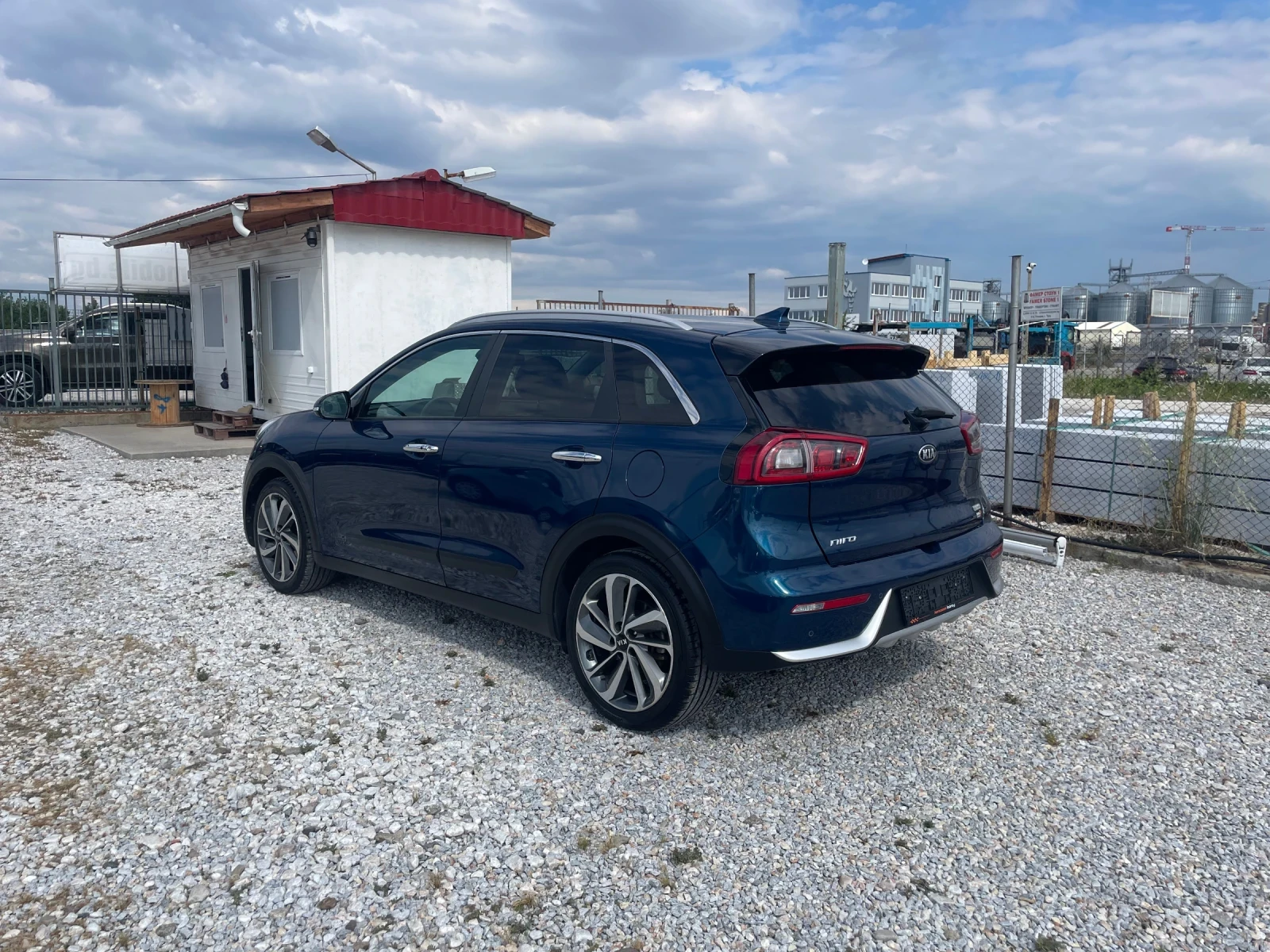Kia Niro, снимка 6 - Автомобили и джипове - 55216821