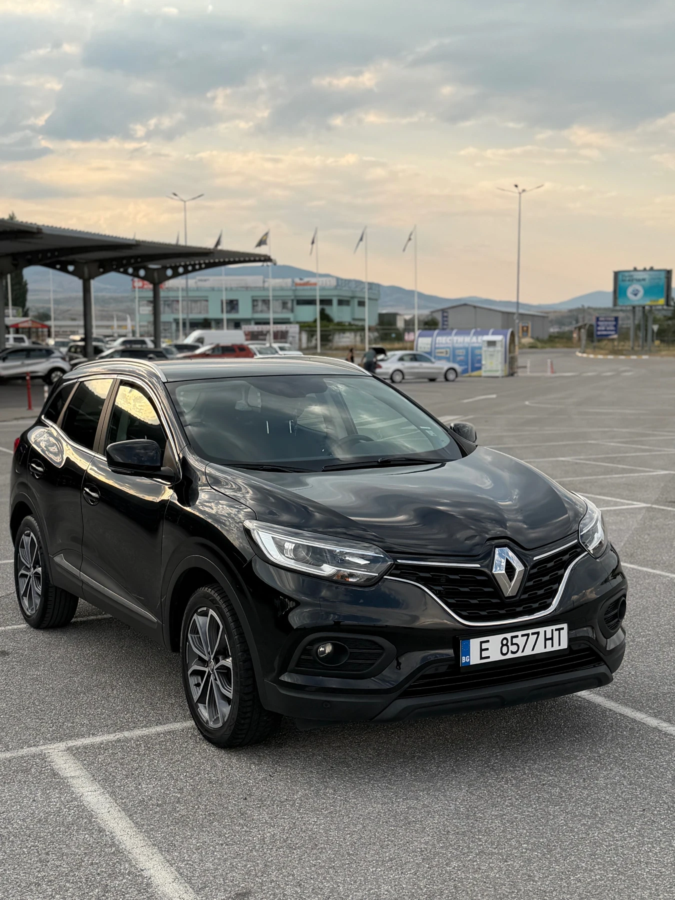 Renault Kadjar Турбо бензин 59.000км Милано Италия 4 цилиндъра 