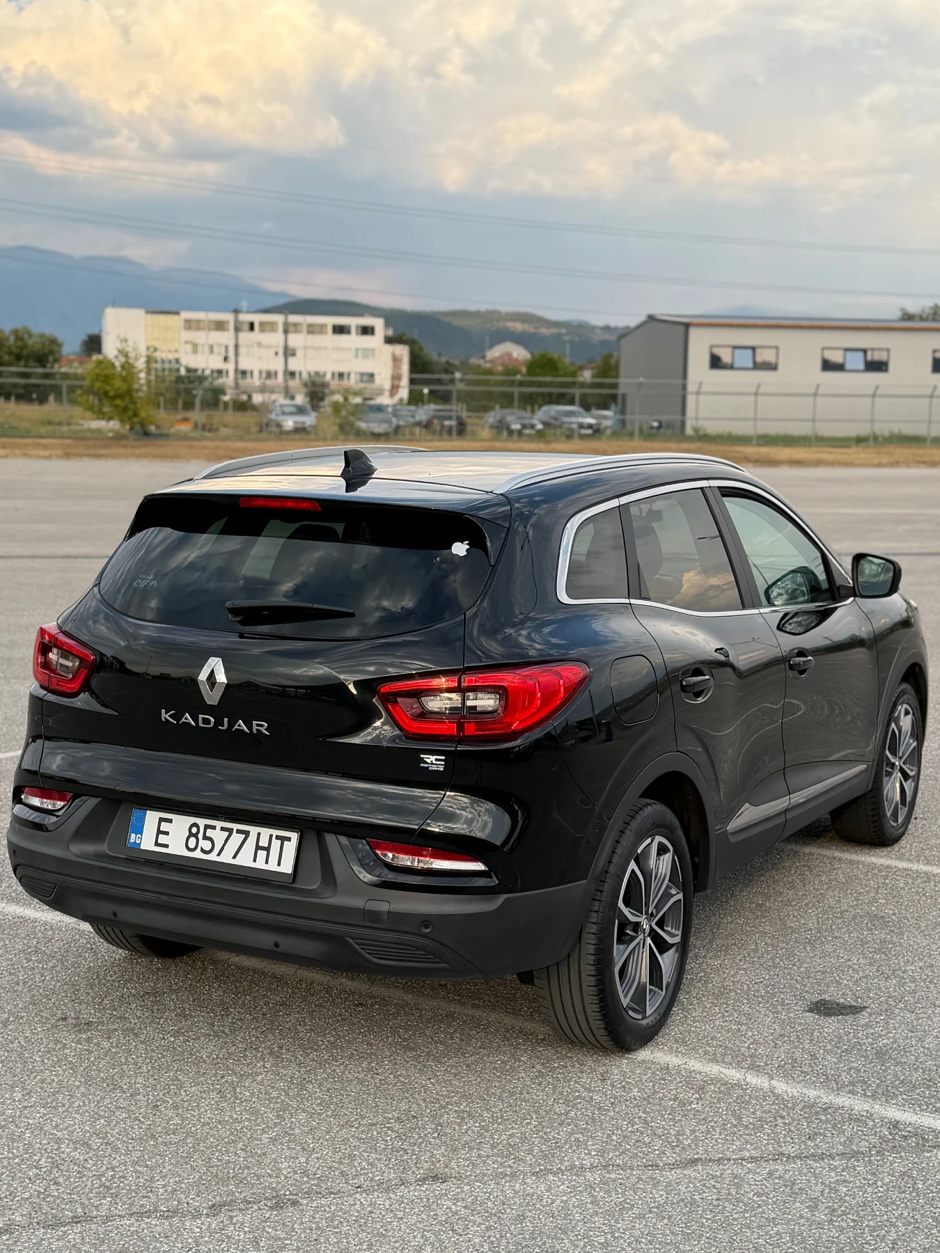 Renault Kadjar Турбо бензин 59.000км Милано Италия 4 цилиндъра , снимка 2 - Автомобили и джипове - 55782283