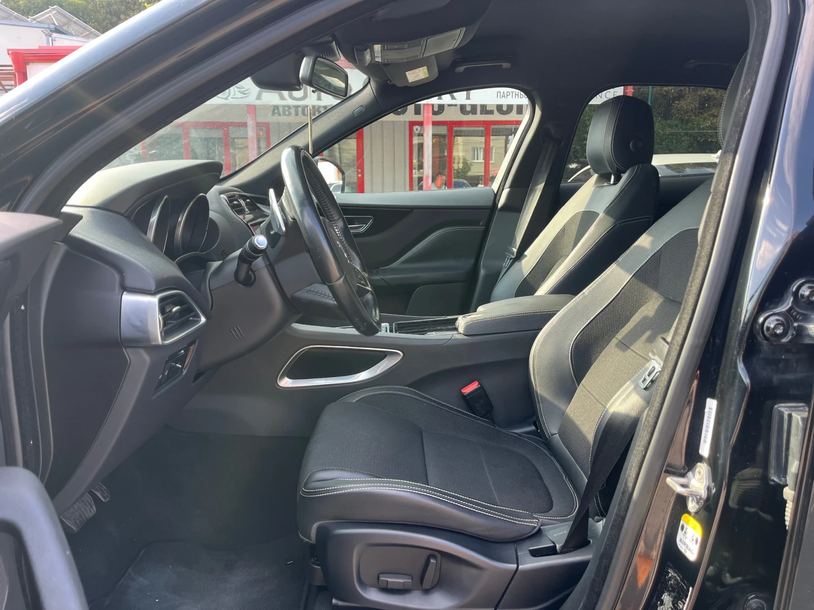 Jaguar F-PACE 2.0 DISEL, снимка 13 - Автомобили и джипове - 55799418